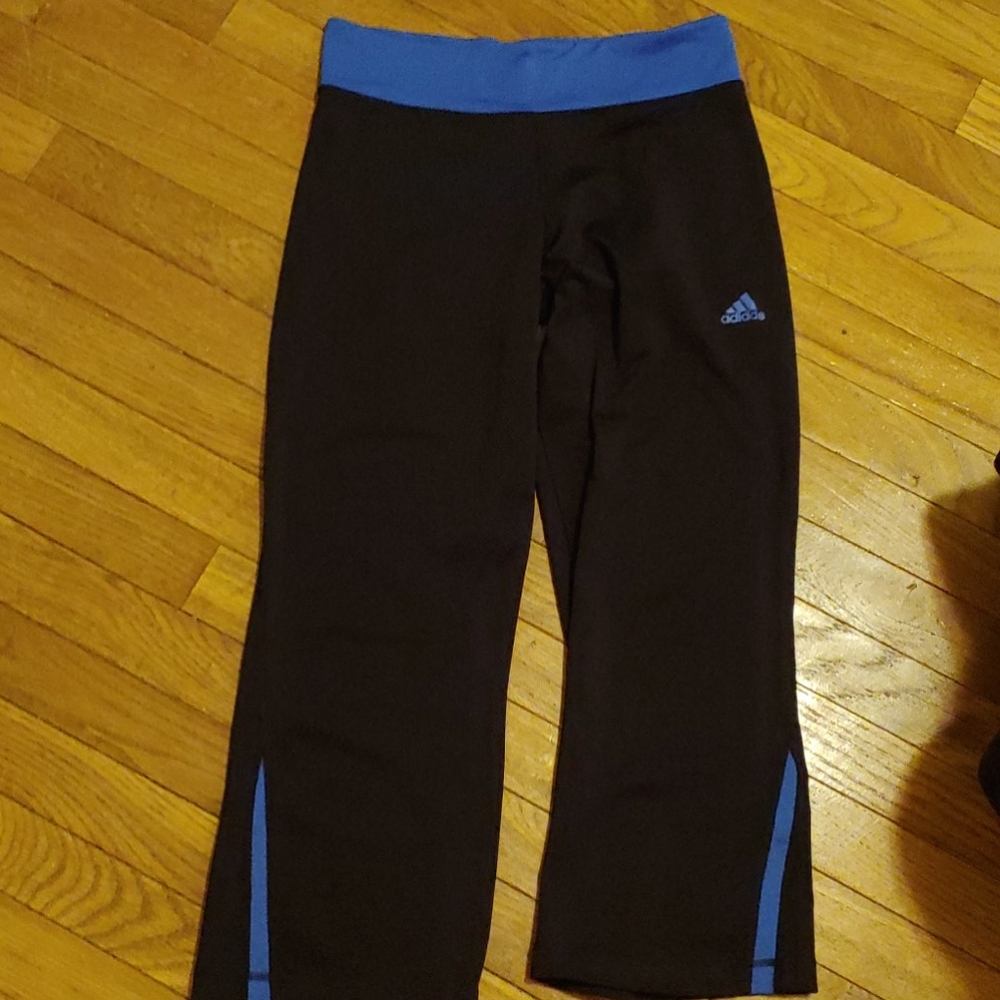 💙NWOT!Adidas Crop Leggings flare slightly